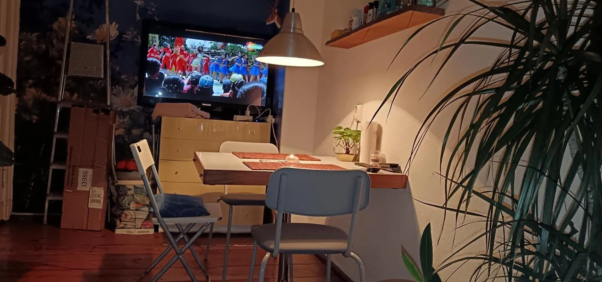 Private Bedroom Near Alexanderplatz In Sharing Apartment Berlin Rum i privatbostad