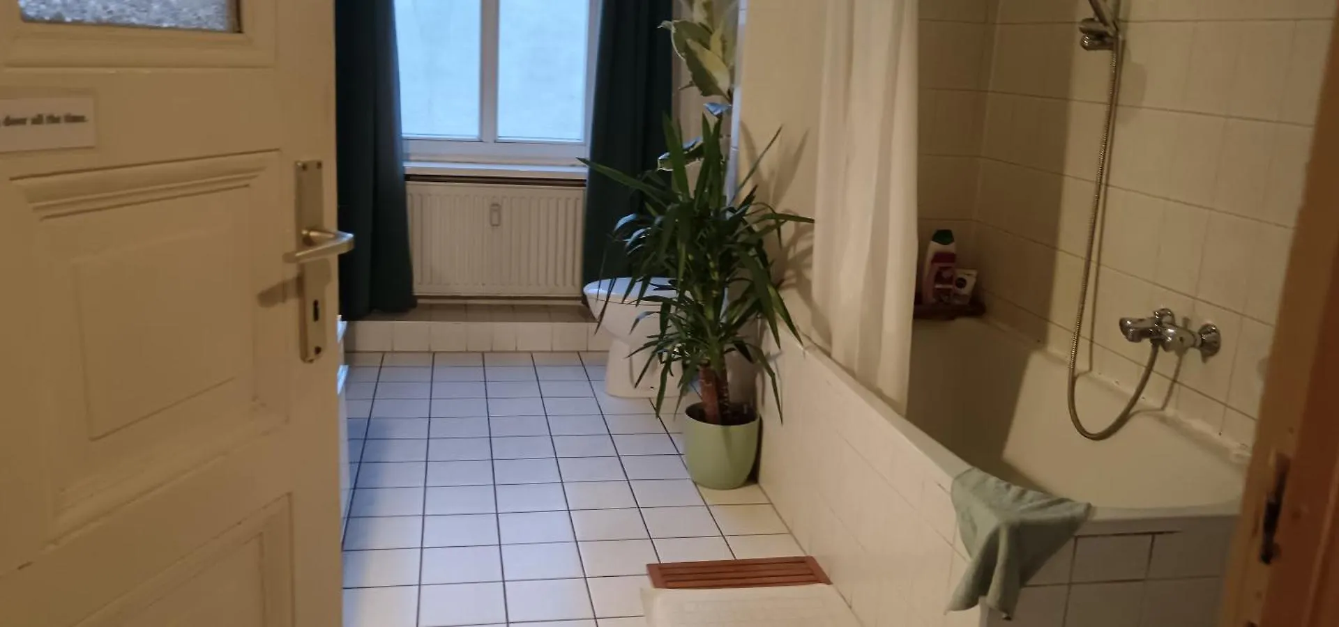 Private Bedroom Near Alexanderplatz In Sharing Apartment Berlin 0*,