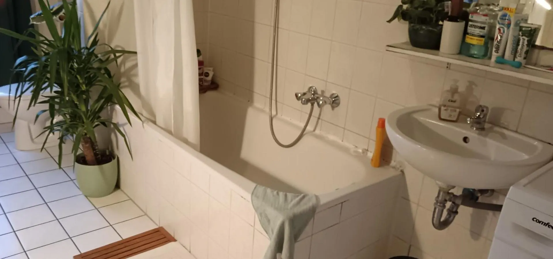 Private Bedroom Near Alexanderplatz In Sharing Apartment Berlin Rum i privatbostad